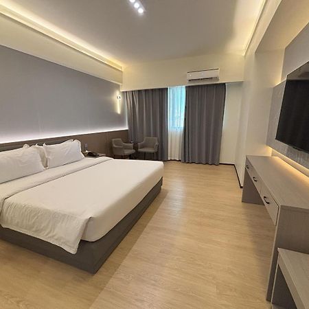 Lido De Paris Hotel Manille Extérieur photo