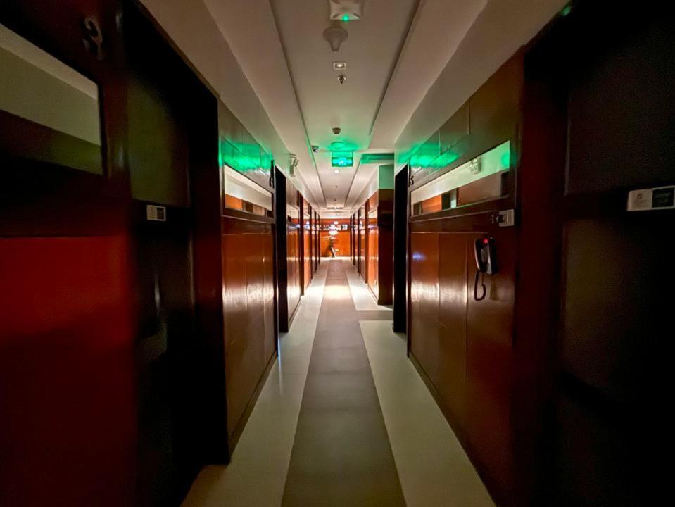 Lido De Paris Hotel Manille Extérieur photo